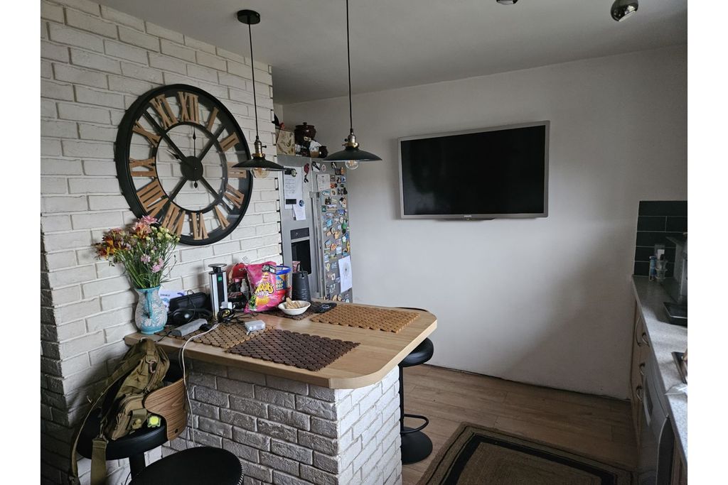 Property photo 2 of 33