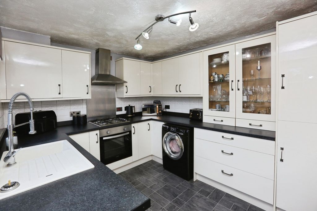 Property photo 2 of 17 Photo