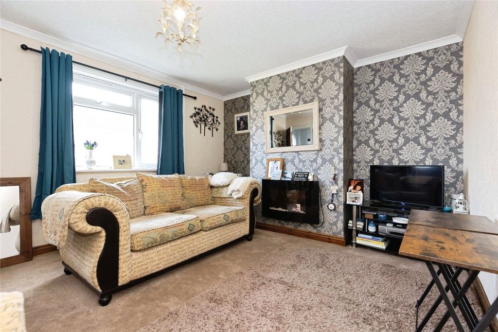 Property photo 2 of 15 Lounge