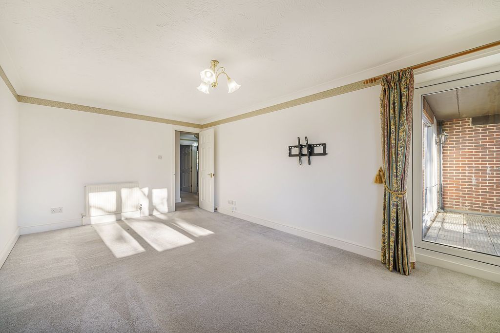 Property photo 3 of 13