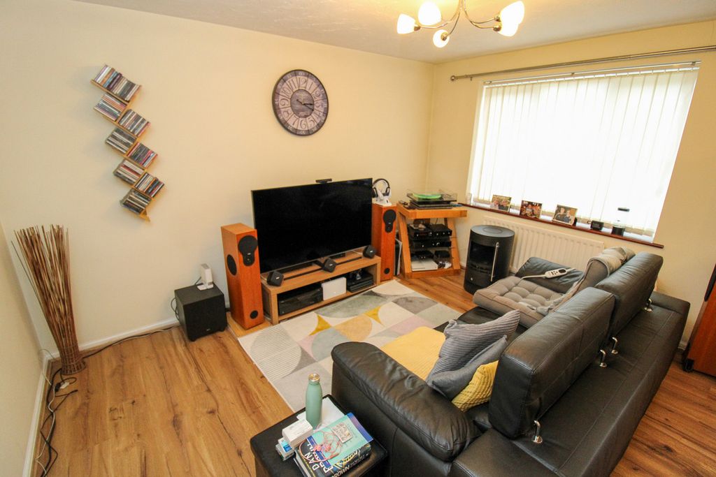 Property photo 2 of 19