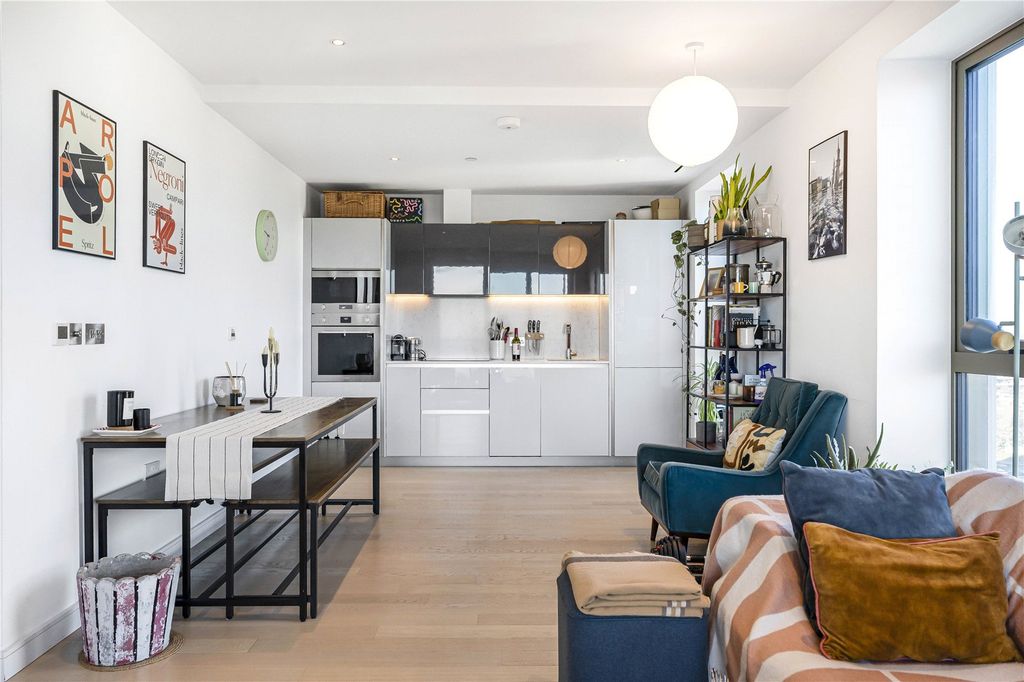 Property photo 2 of 29 Reception/Kitchen