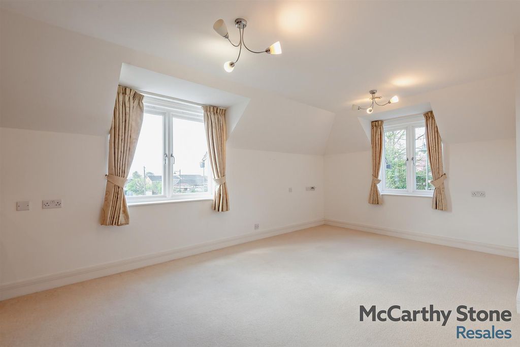 Property photo 2 of 17 8644647-Interior05-800.Jpg