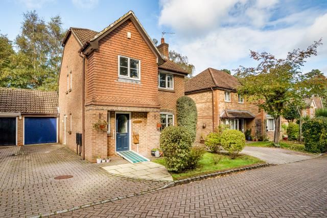 4 bed detached house for saleButler Road, Bagshot, Surrey GU19