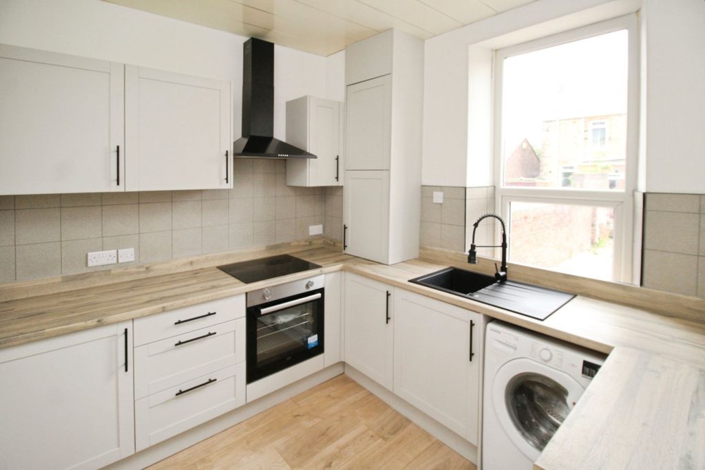 Property photo 2 of 12 Kitchen