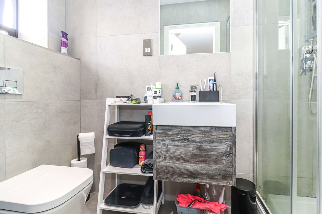 Additional image 9 of 2 bed flat for saleNashleigh Court, Severalls Avenue, Chesham HP5