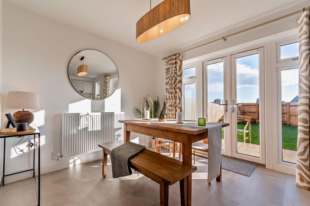 Property photo 3 of 14 8631338-Interior11-800.Jpg