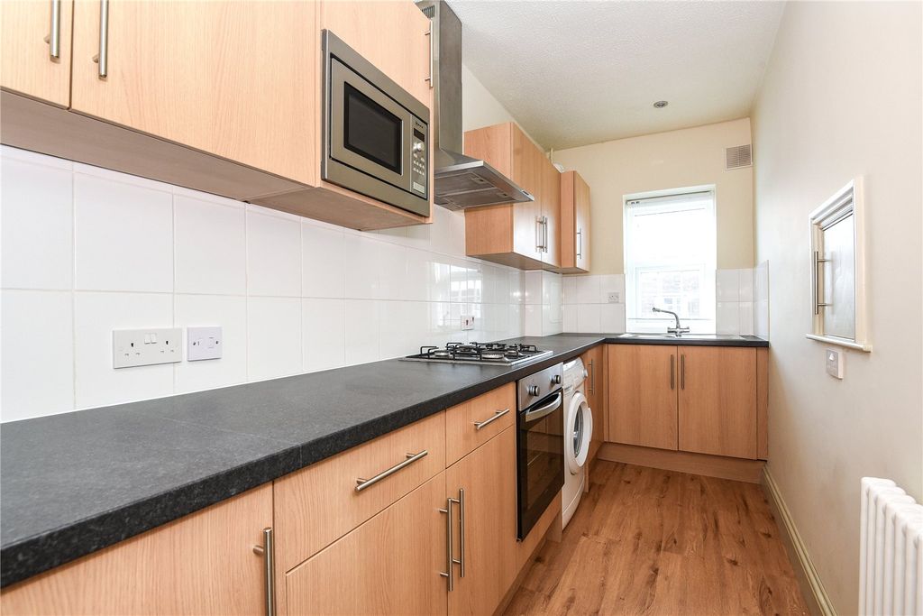 Property photo 3 of 7 Kitchen