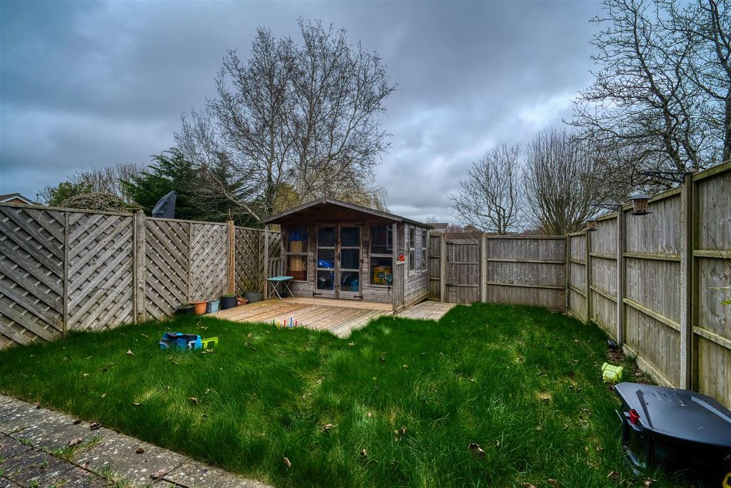 Property photo 3 of 9 Garden