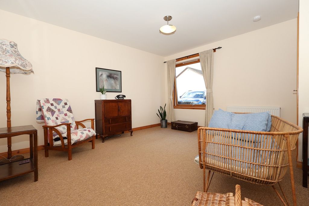 Property photo 2 of 11 Lounge