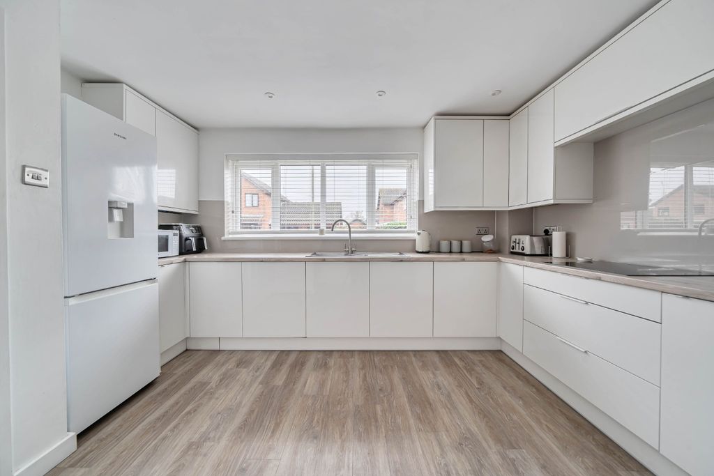 Property photo 2 of 23 4267332