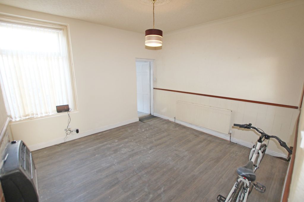 Property photo 3 of 8 3