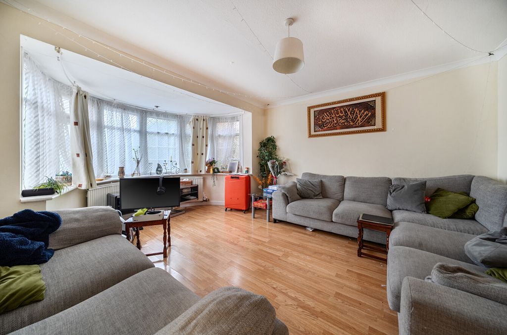 Property photo 3 of 17 1395679-16-695Faf...