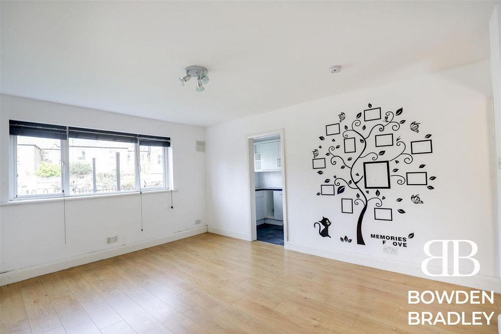 Property photo 1 of 11 Reception Room