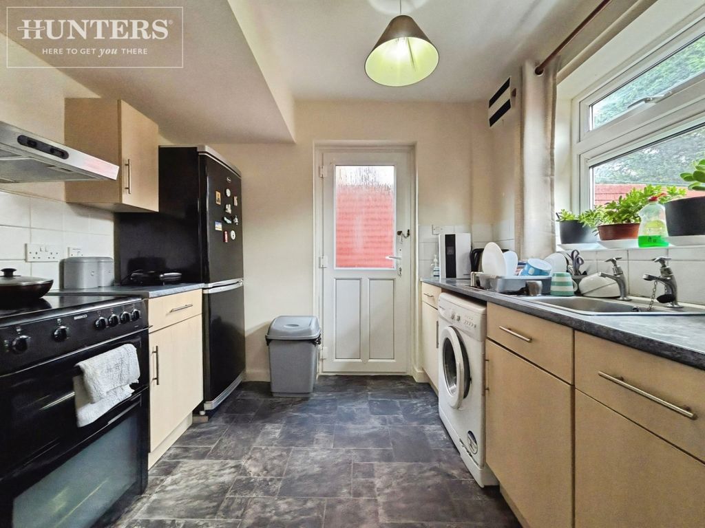 Property photo 2 of 12 Pbox-Kitchen-339698.Jpg