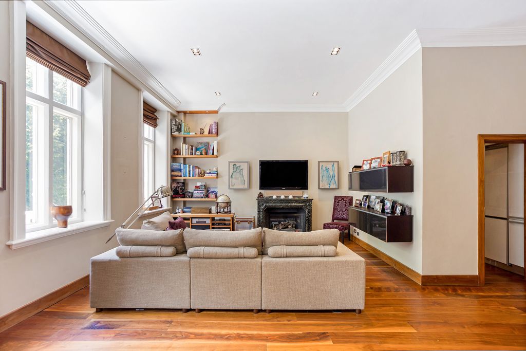 Property photo 2 of 8