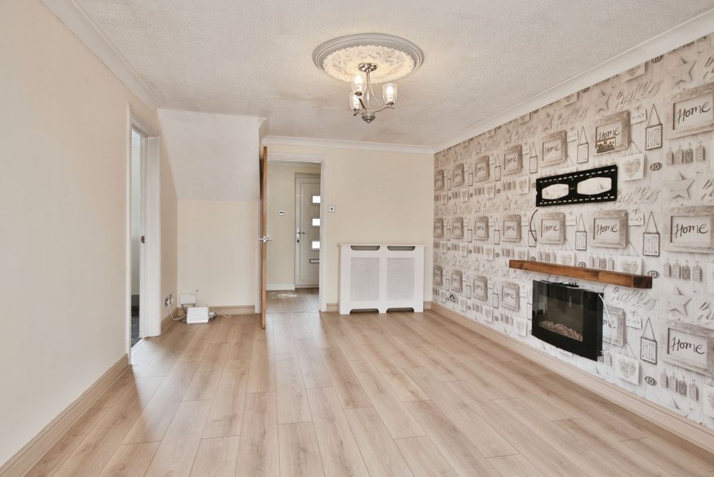 Property photo 3 of 17 4442398
