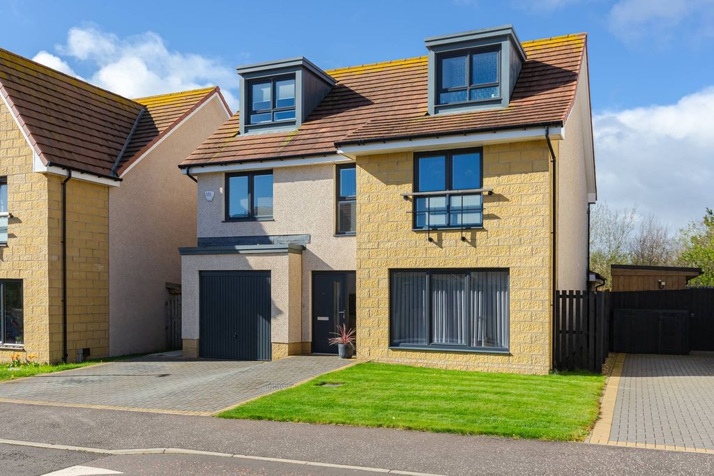 Property photo 1 of 45 Primary Property Image