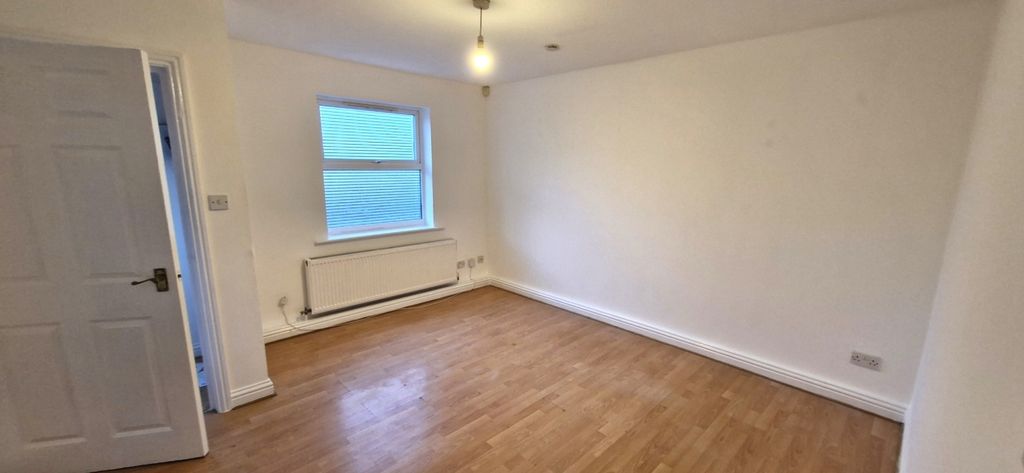 Property photo 2 of 8 20260102_124447_Resized