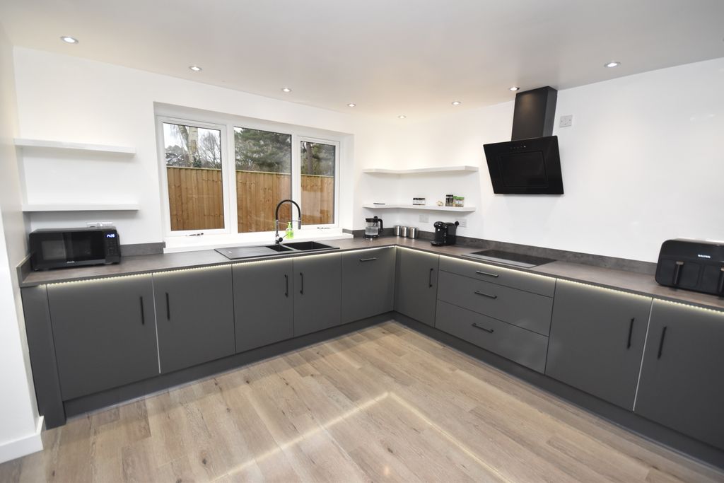 Property photo 2 of 22 Kitchen