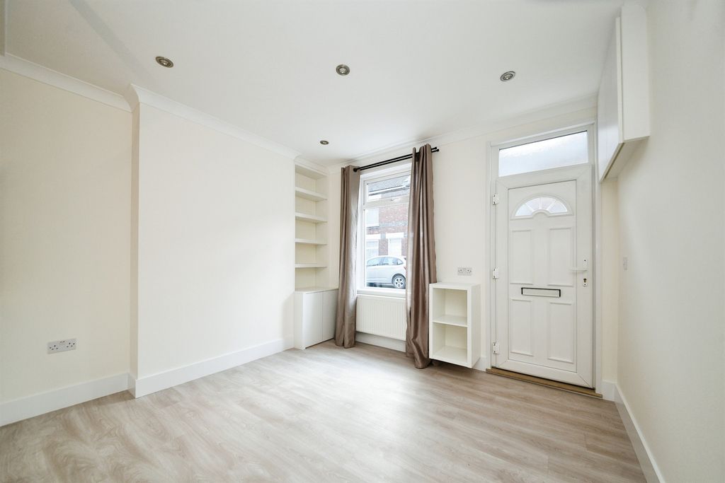 Property photo 3 of 11 Dining Room