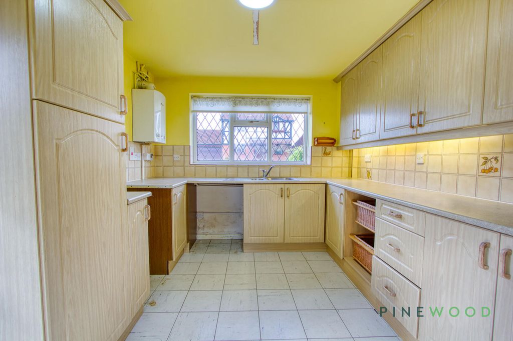 Property photo 2 of 33 Kitchen