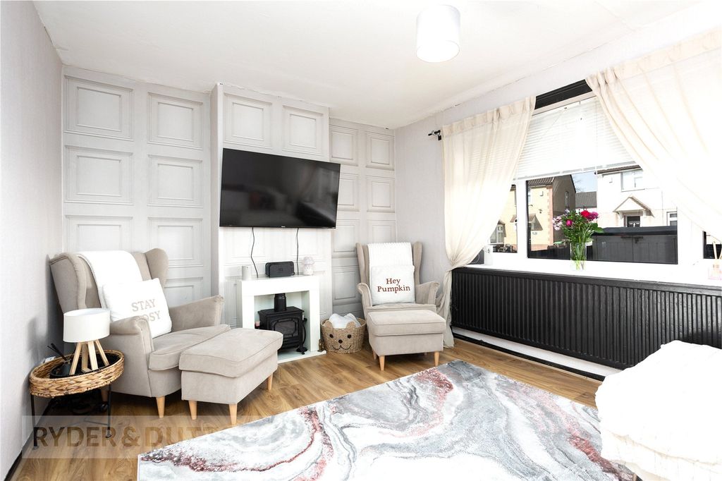 Property photo 3 of 23 Lounge