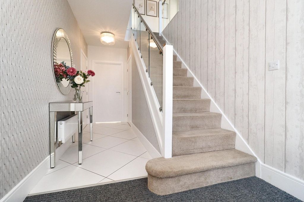 Property photo 3 of 37 Entrance Hallway