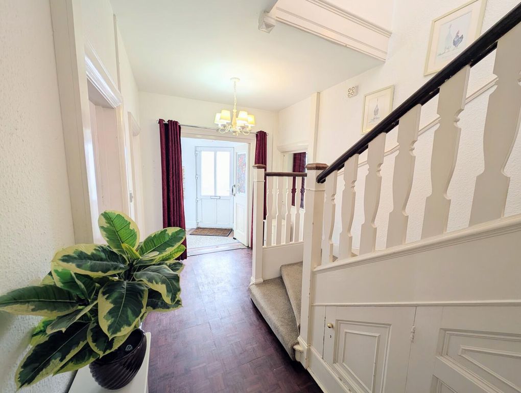Property photo 2 of 18 Hallway