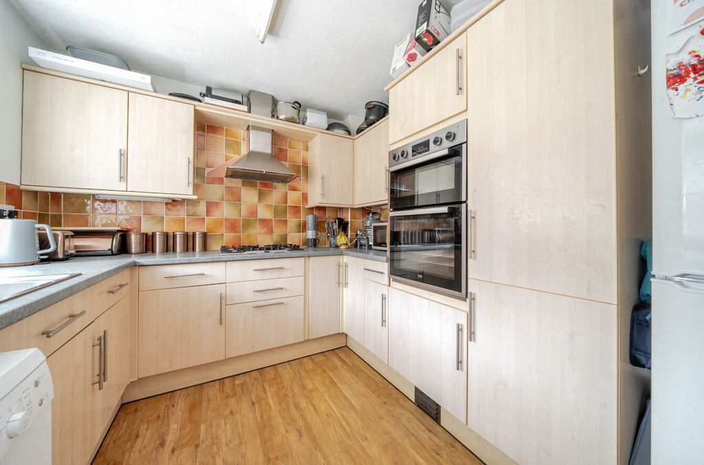 Property photo 3 of 12 1453752-25-69F21A...
