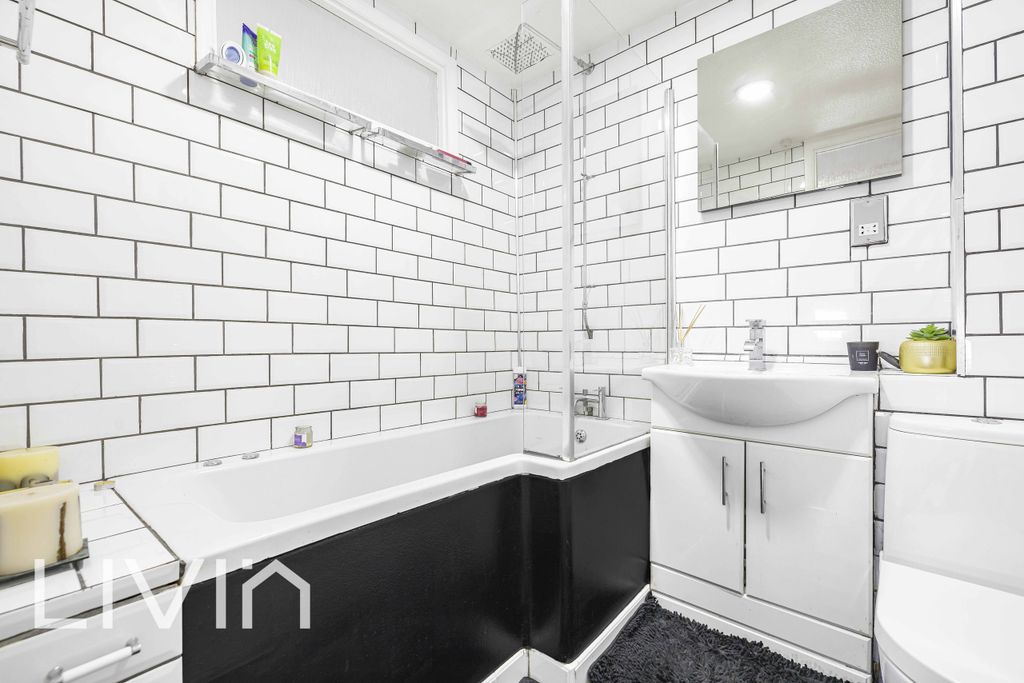 Property photo 3 of 13 120A1169