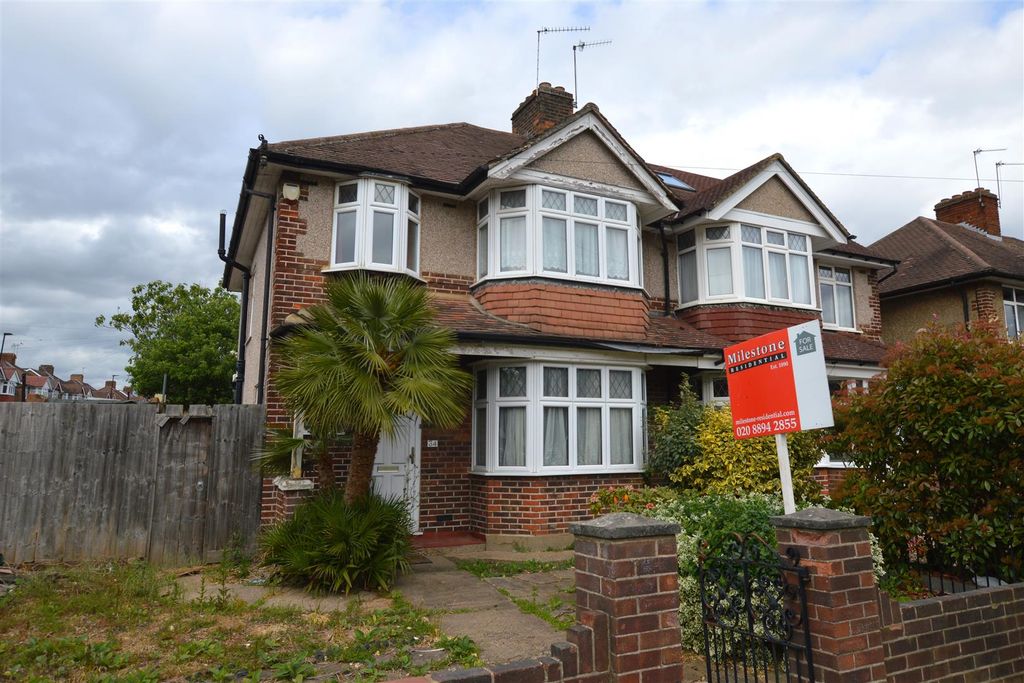 Property photo 1 of 10 34 Whitton Dene May.Jpg