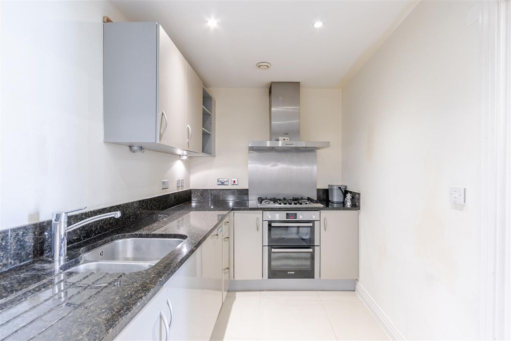 Property photo 3 of 17 Kitchen