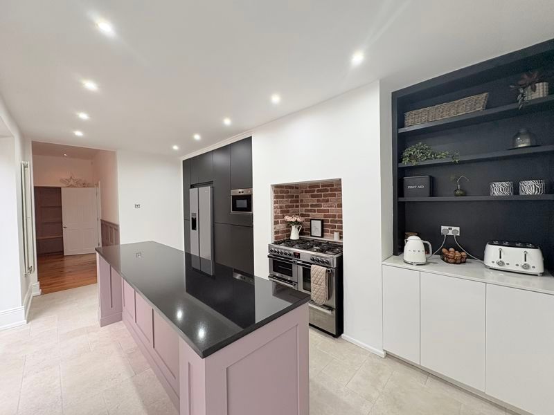 Property photo 1 of 13 Photo 11