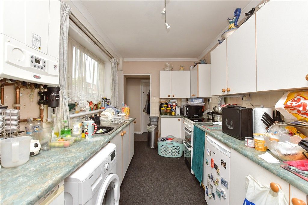 Property photo 2 of 11 Kitchen