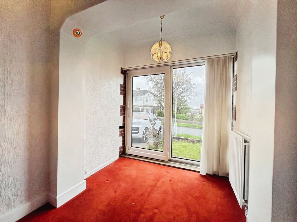 Property photo 3 of 30 Entrance Hall