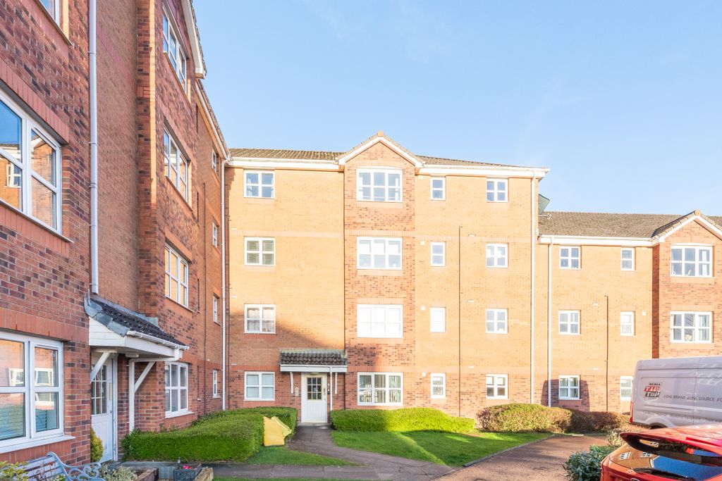 Property photo 1 of 32