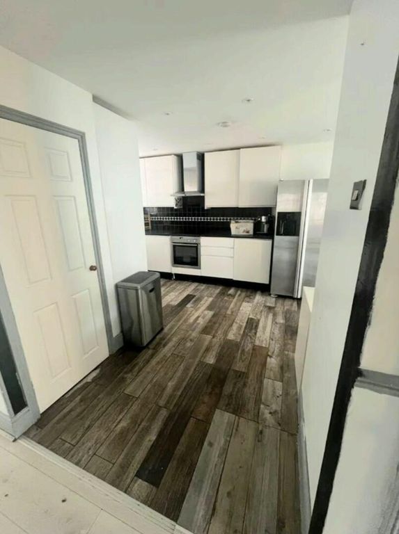 Property photo 3 of 12 Kitchen