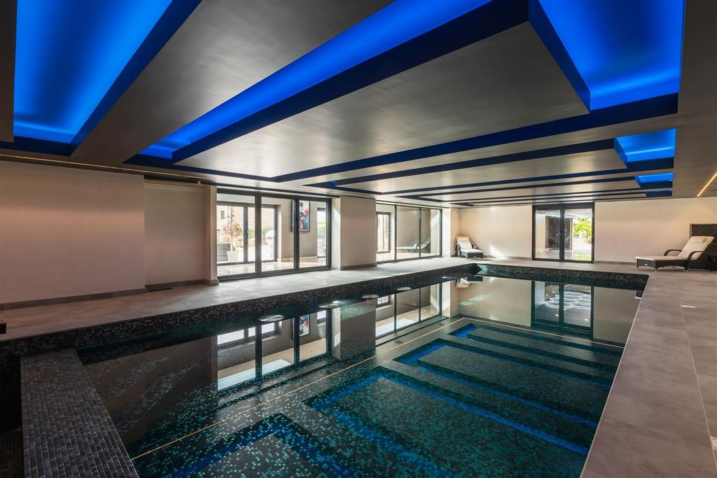 Property photo 2 of 55 Leisure Suite