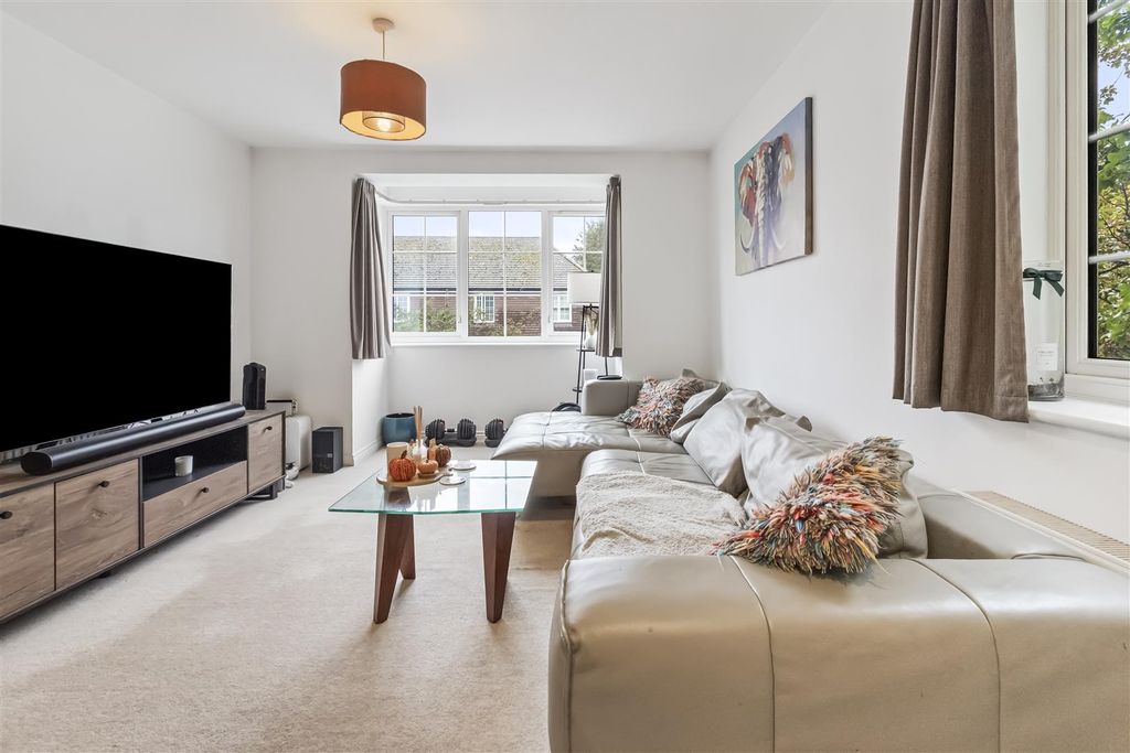 Property photo 3 of 12 4 Winton Court-004.Jpg