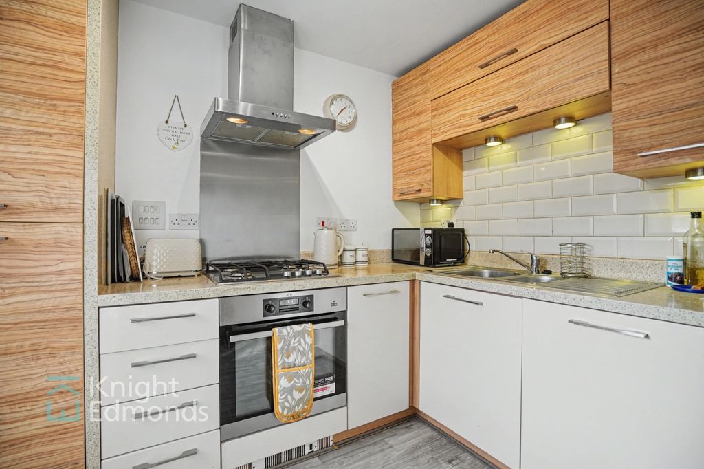 Property photo 2 of 12 Kitchen