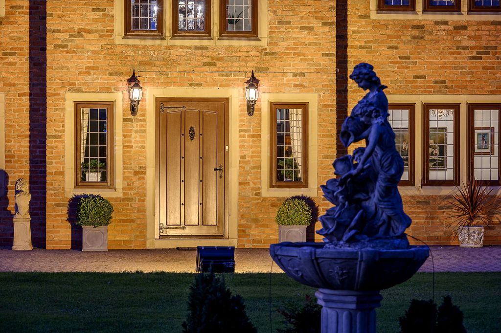 Property photo 2 of 34