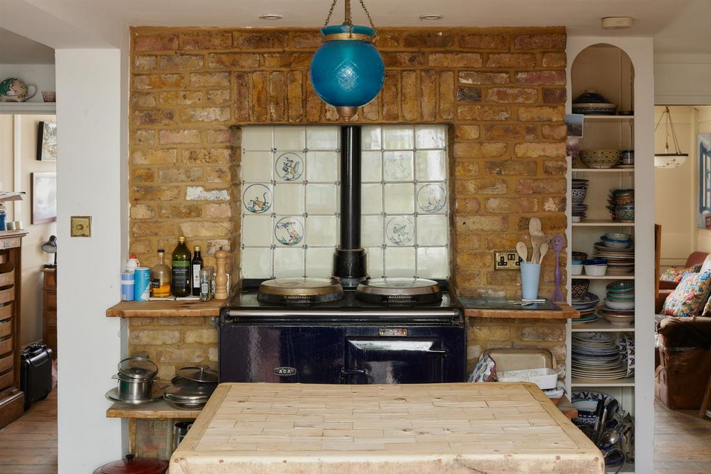 Property photo 3 of 42