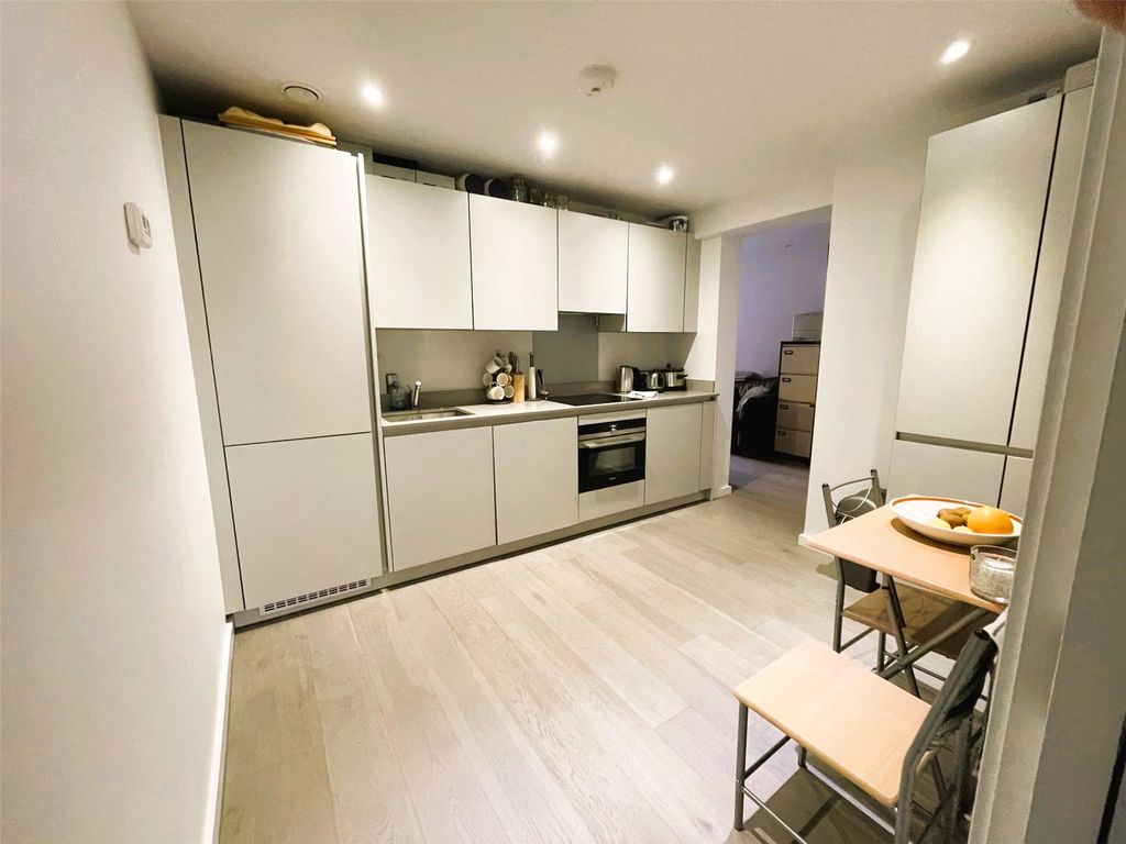 Property photo 2 of 8 Picture No. 16