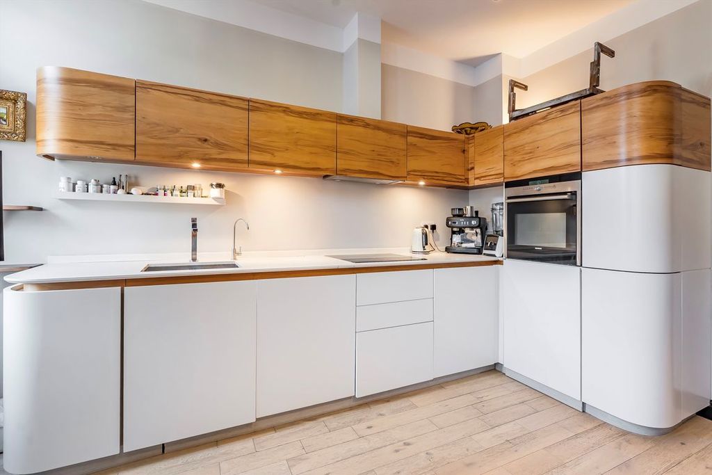 Property photo 1 of 4