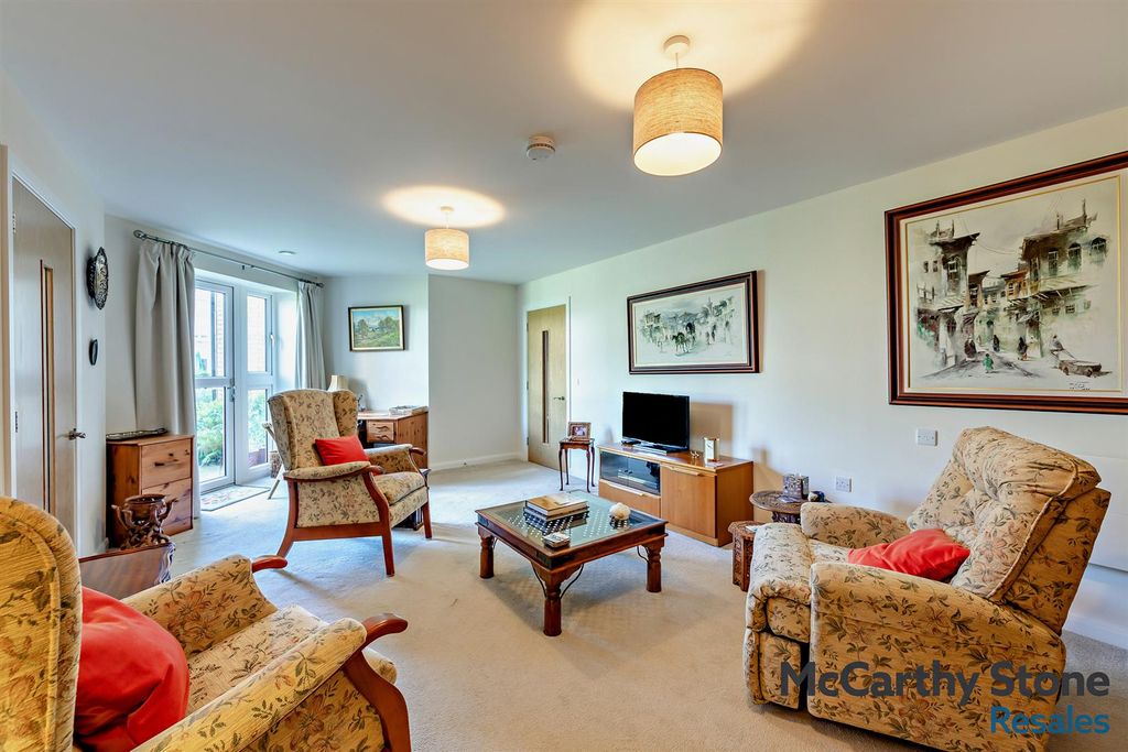 Property photo 2 of 20 8696768-Interior09-800.Jpg