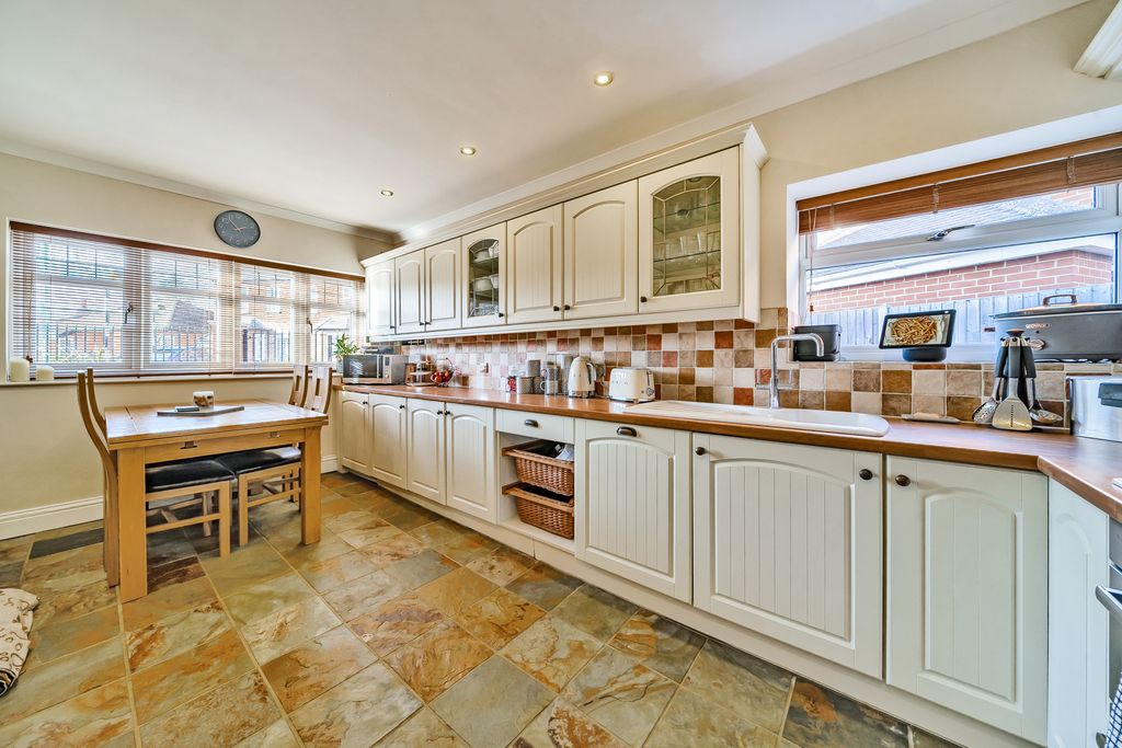 Property photo 3 of 21