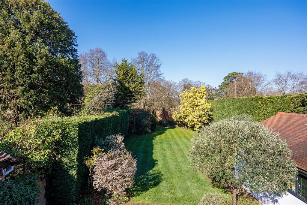 Property photo 2 of 24 Chinthurst (24 Of 33).Jpg