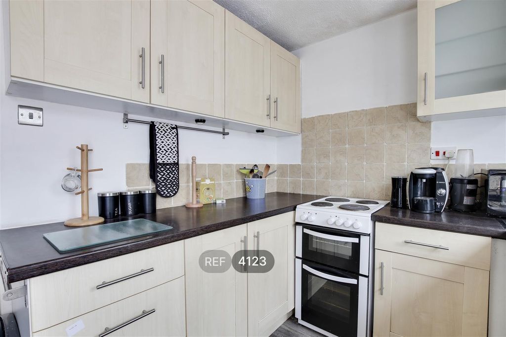 Property photo 3 of 16 Kitchen