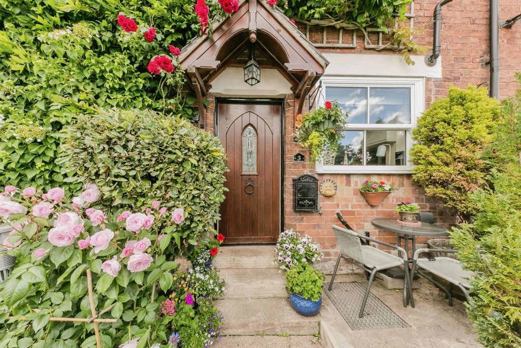 Property photo 3 of 23 Entrance Door: